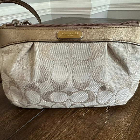 Coach signature logo wrislet - Picture 9 of 11